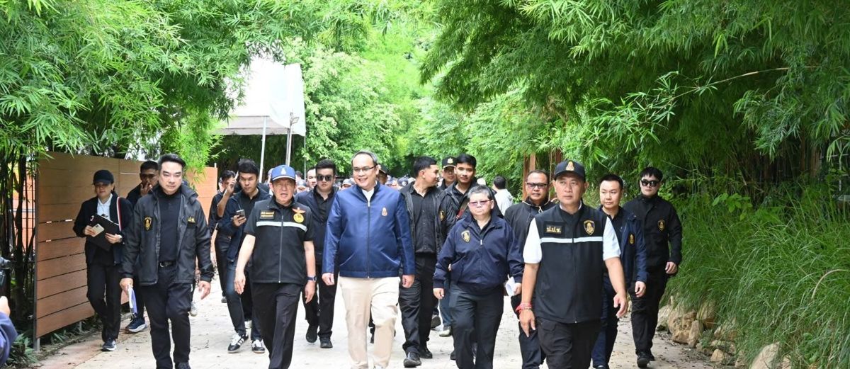 คณะผู้บริหารสำนักงาน ป.ป.ช. และสื่อมวลชนเดินลงพื้นที่เฝ้าระวังการทุจริต ท่ามกลางต้นไม้